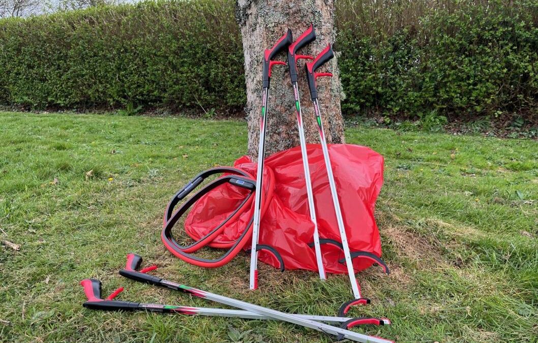 Ymddiriedolaeth Elusennol Arfordir Penfro yn diolch i Sefydliad Blakemore am eu cynorthwyo i brynu offer allweddol i dacluso traethau